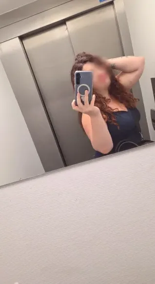 Amira, 34