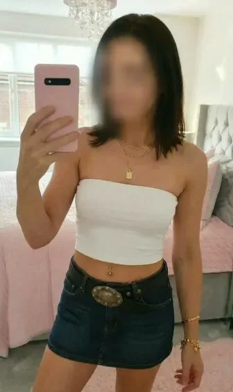 Christina, 24
