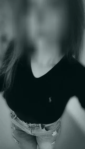 Claudia, 26