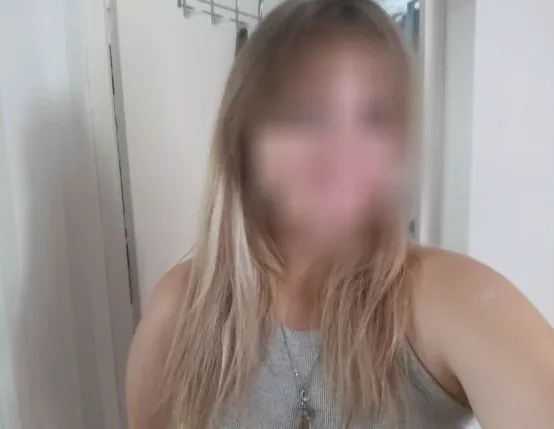 Julia, 20