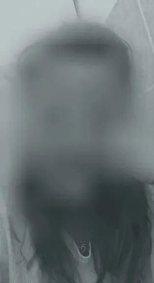 Larissa, 30