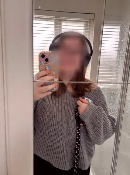 Pauline, 23