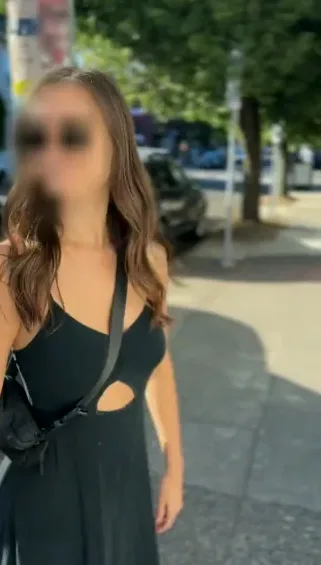 Sabrina, 28
