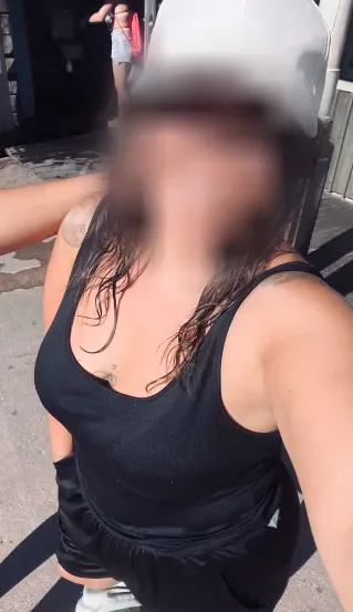 Sandra, 34